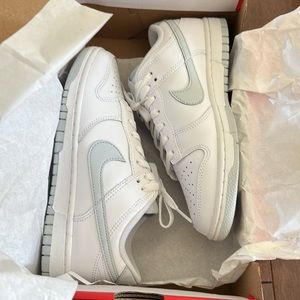 BNIB dunks white light gray nike 7 men 8.5 women